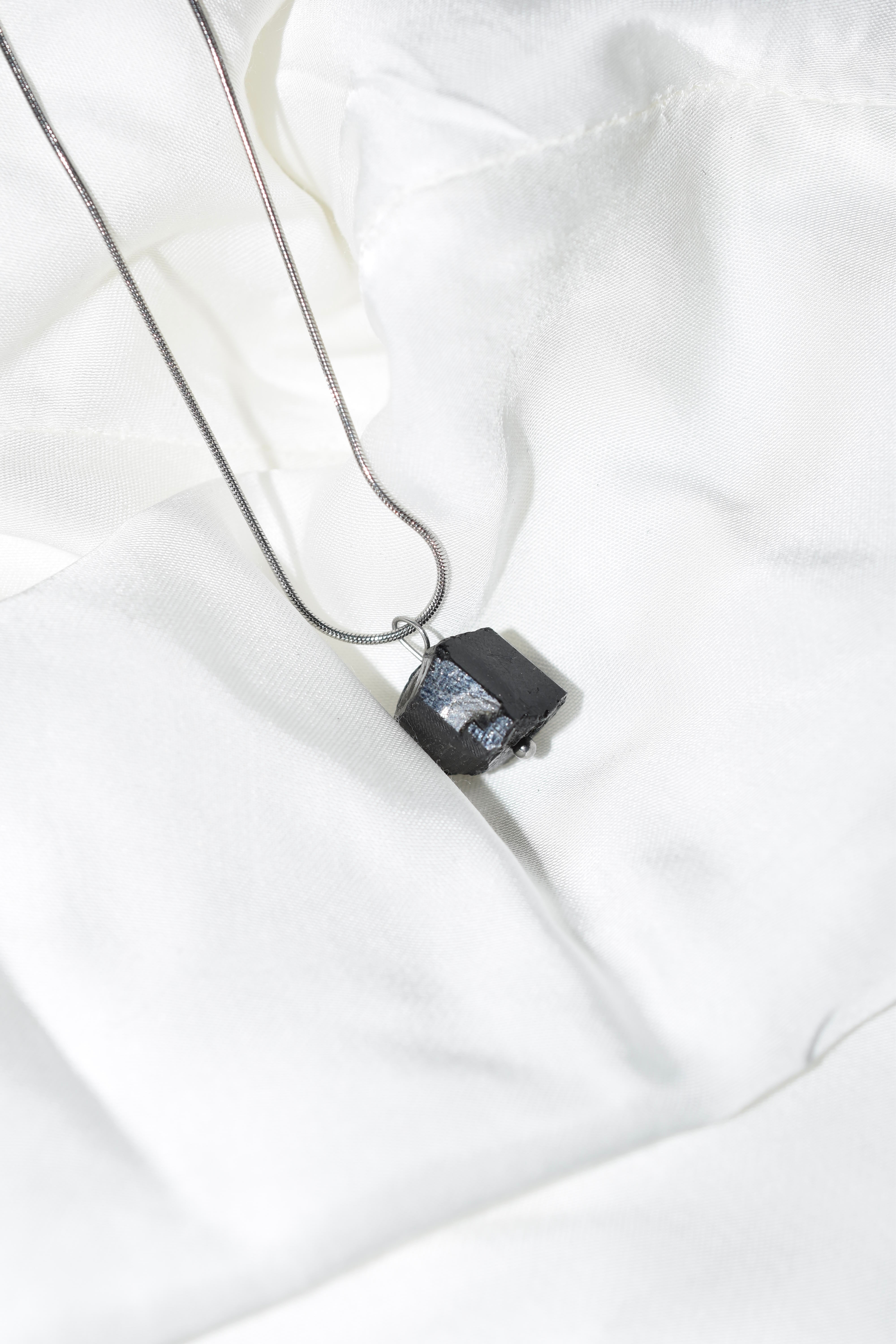 Collana Enea in Tormalina nera