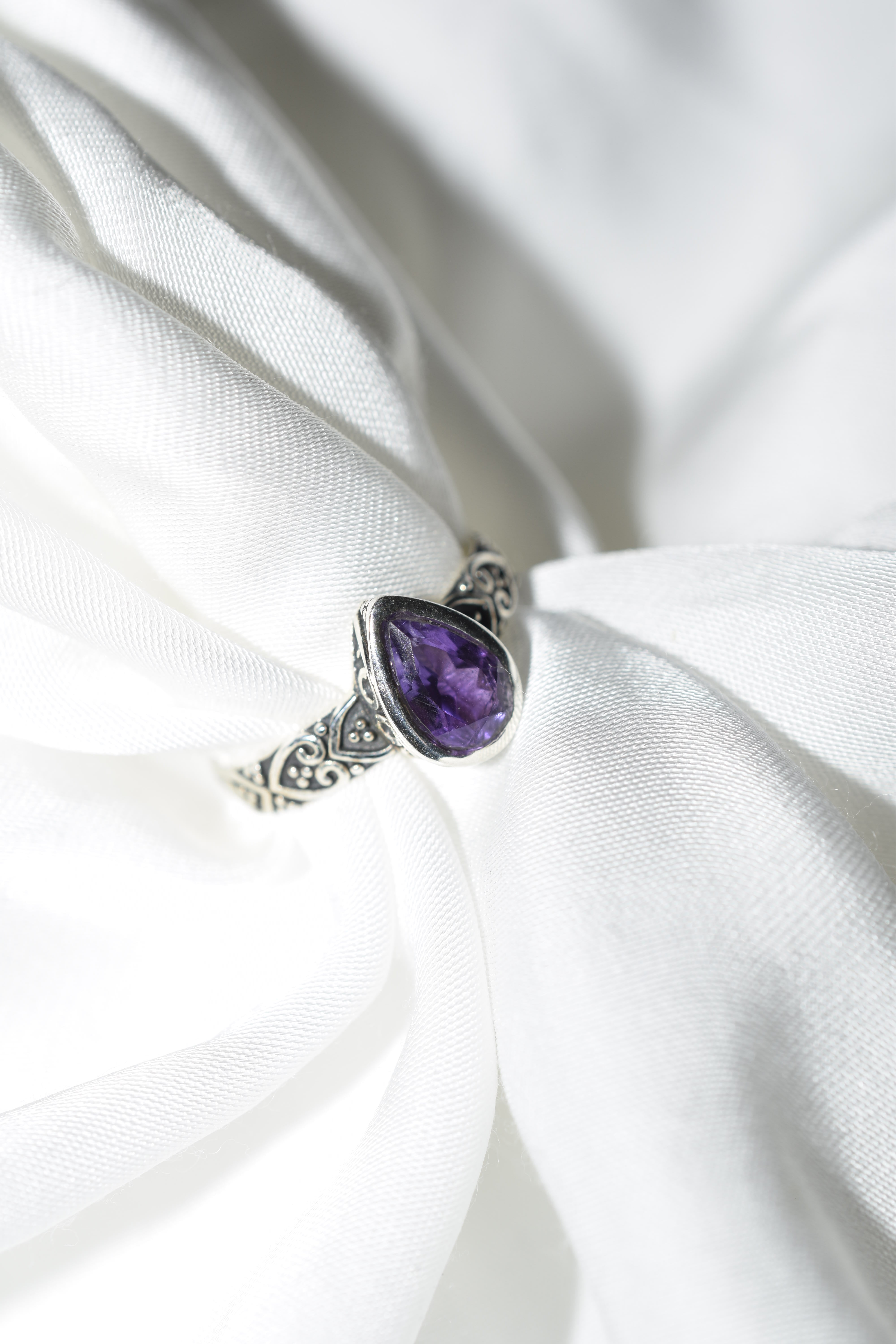 Anello in Ametista goccia con argento 925