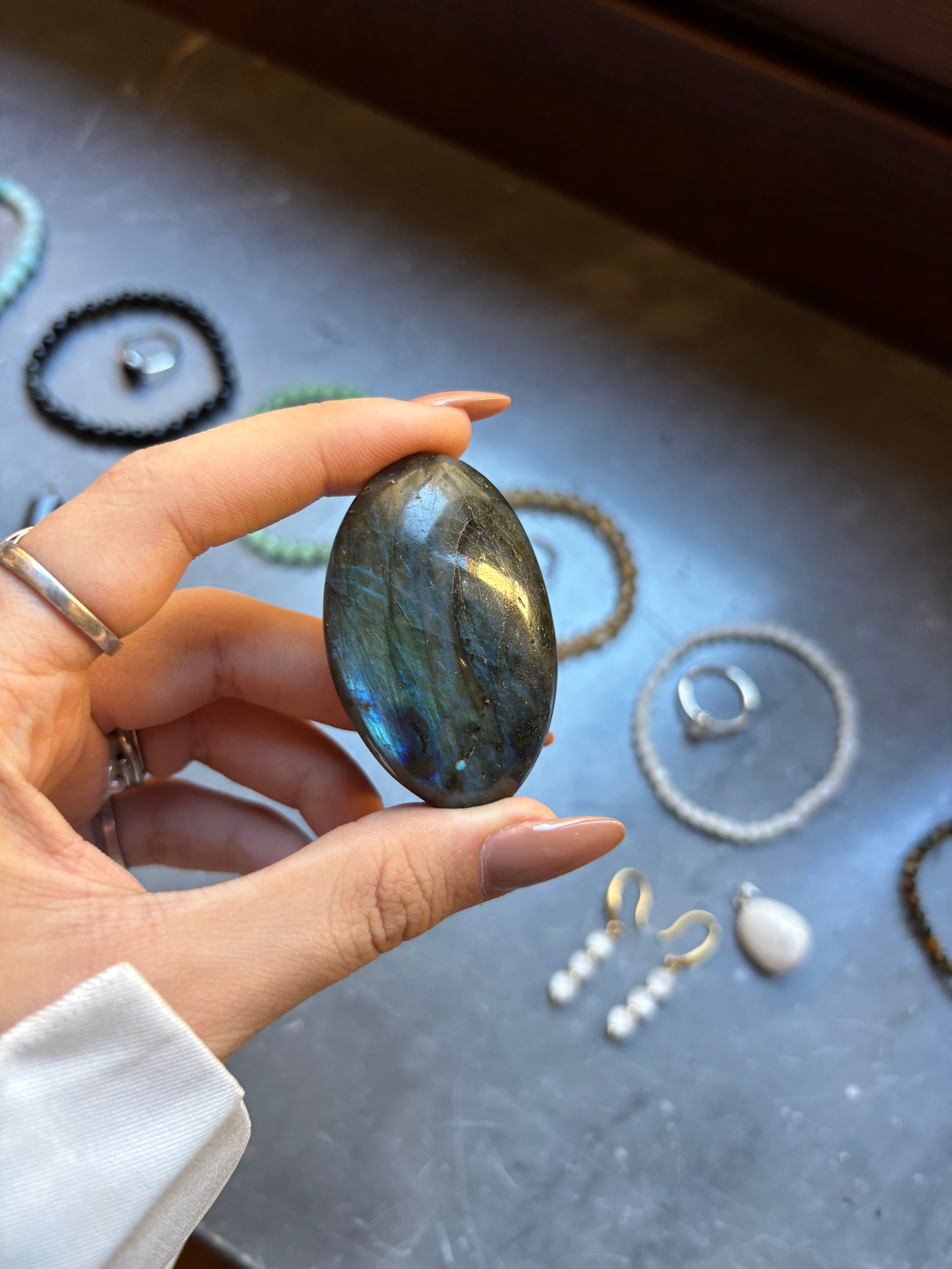 Cabochon in Labradorite