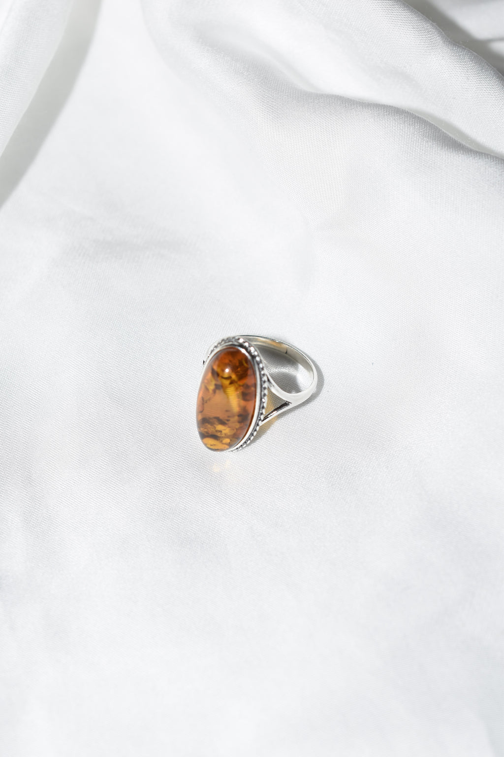 Anello in ambra con argento 925