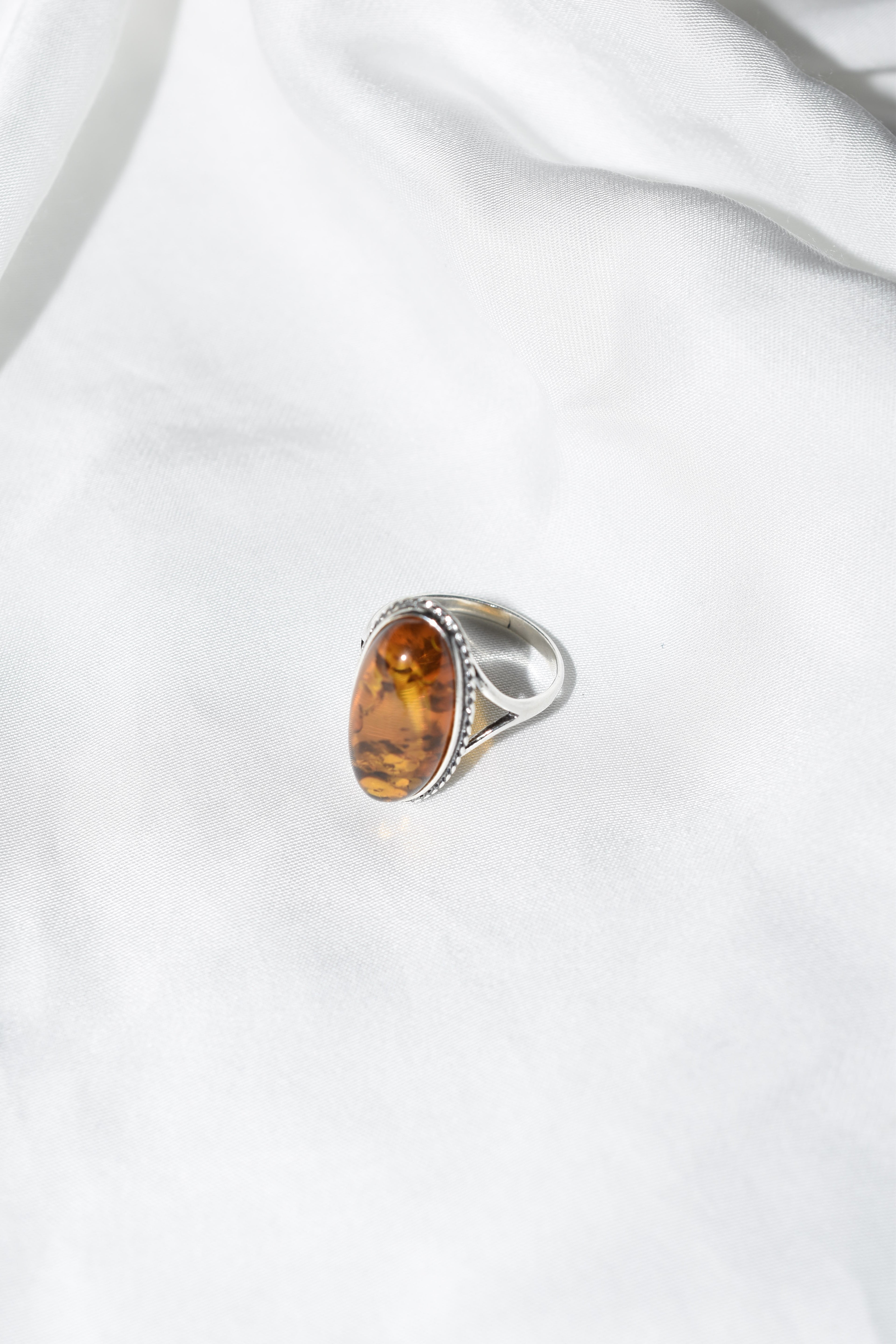 Anello in ambra con argento 925