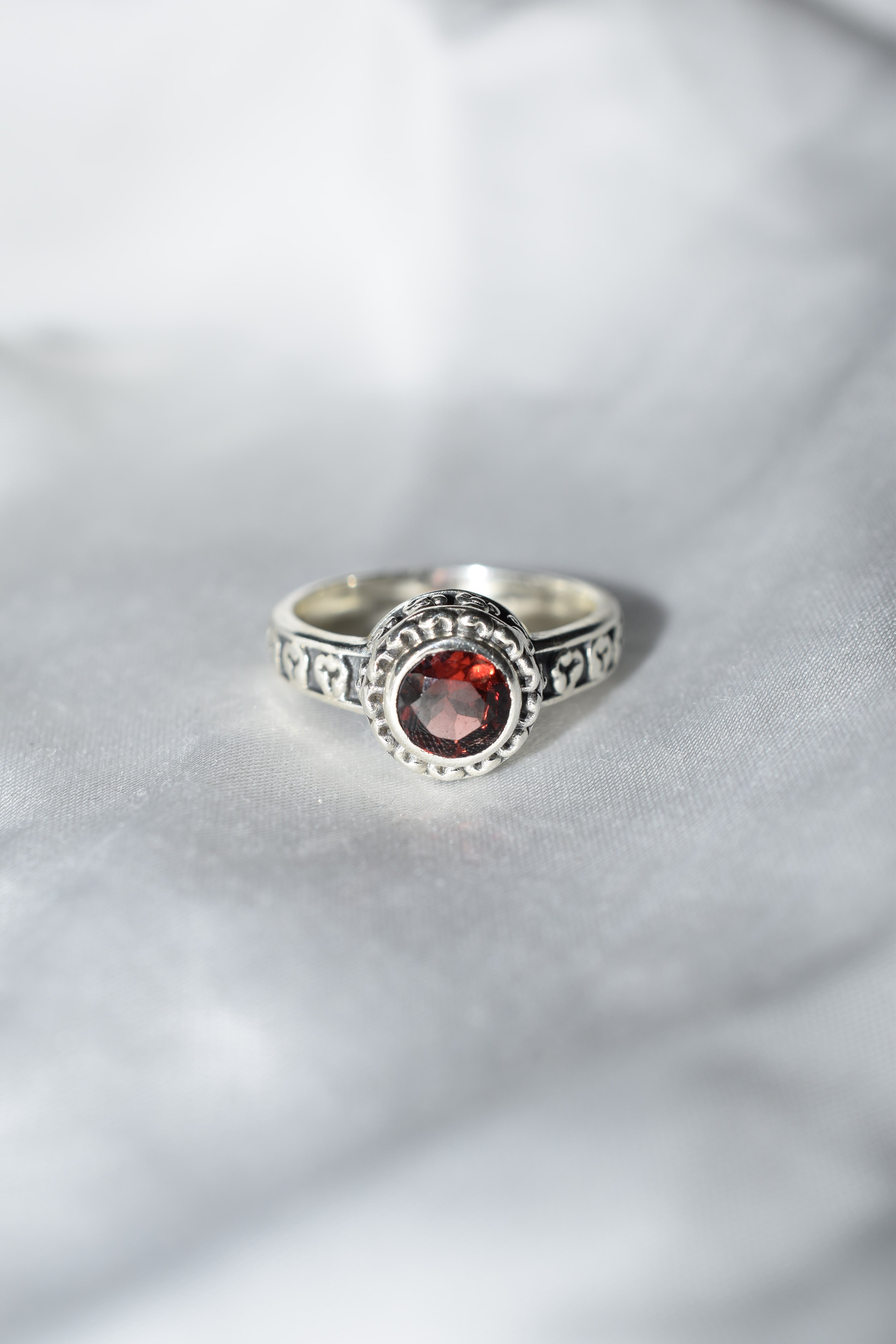 Anelli in Granato e argento 925