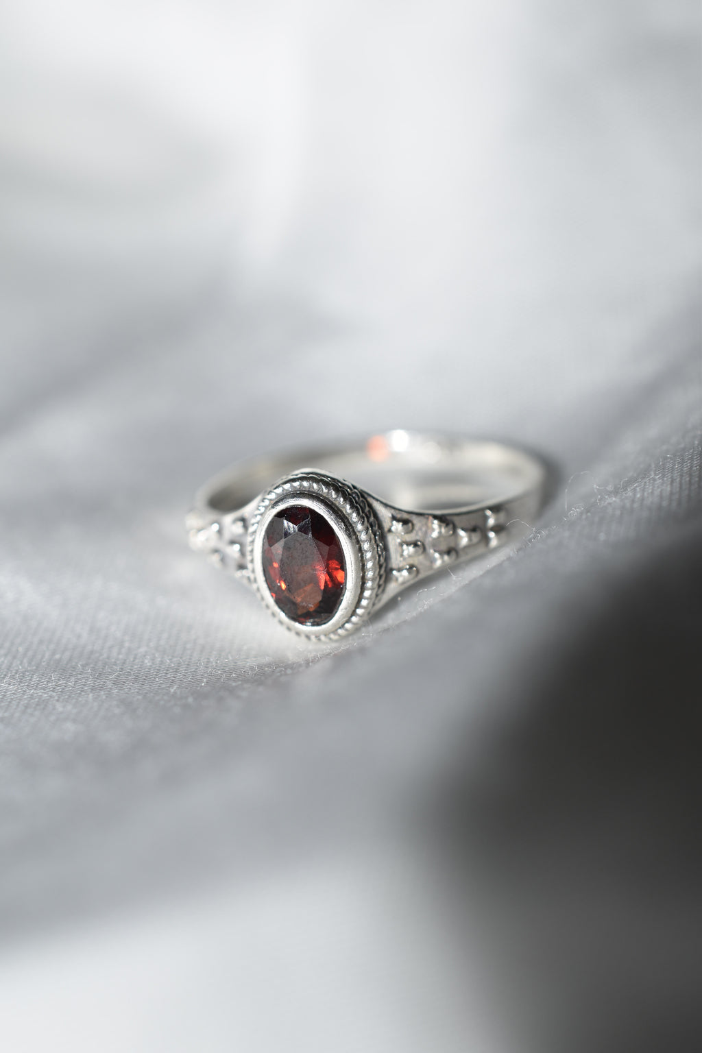 Anelli in Granato e argento 925