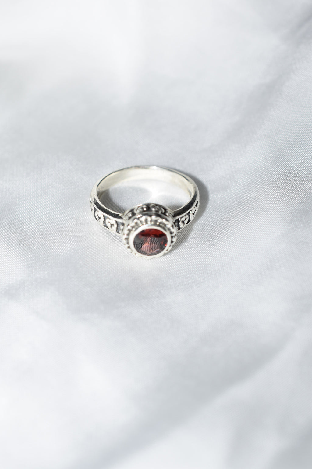 Anelli in Granato e argento 925