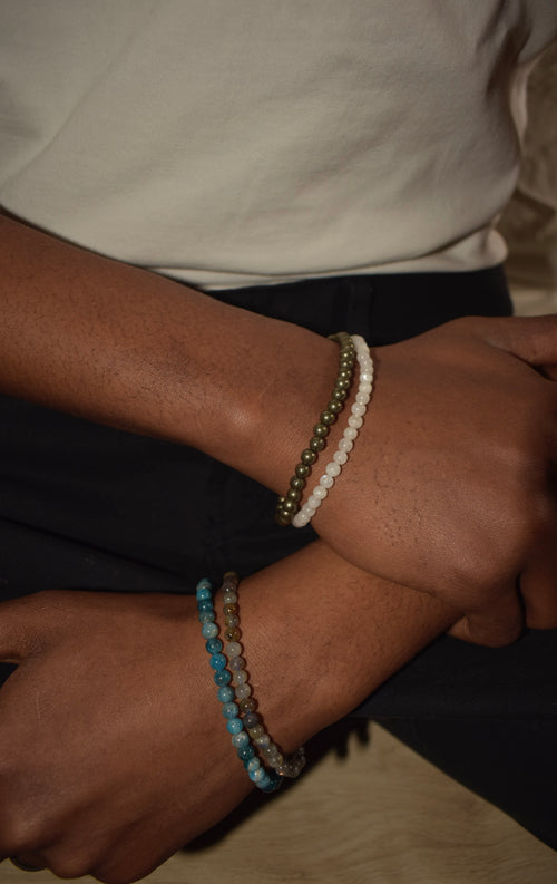 „Lexi“-Armbänder aus Apatit, Pyrit und Labradorit