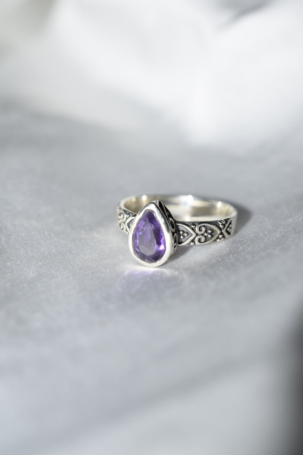 Anello in Ametista goccia con argento 925