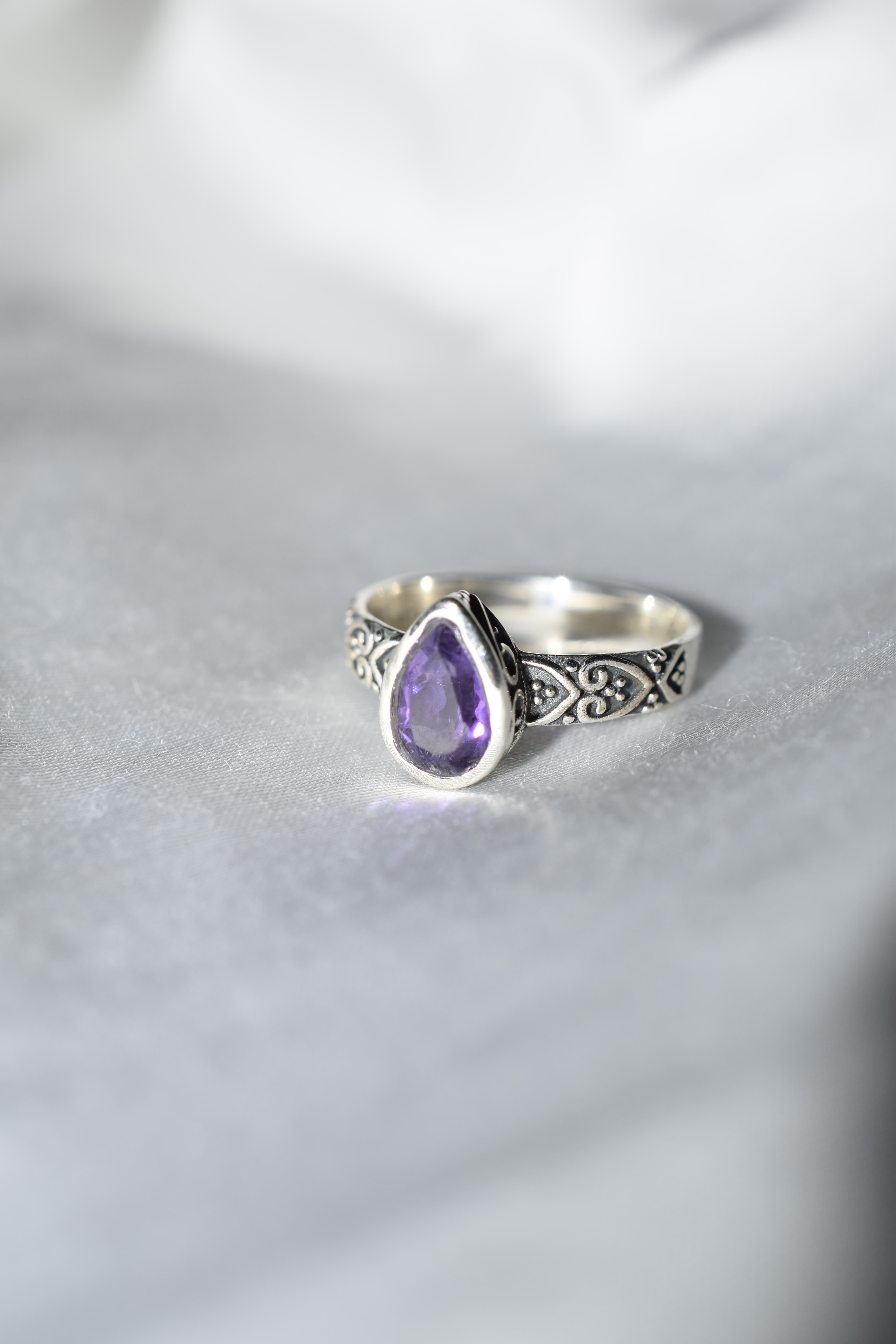 Anello in Ametista goccia con argento 925