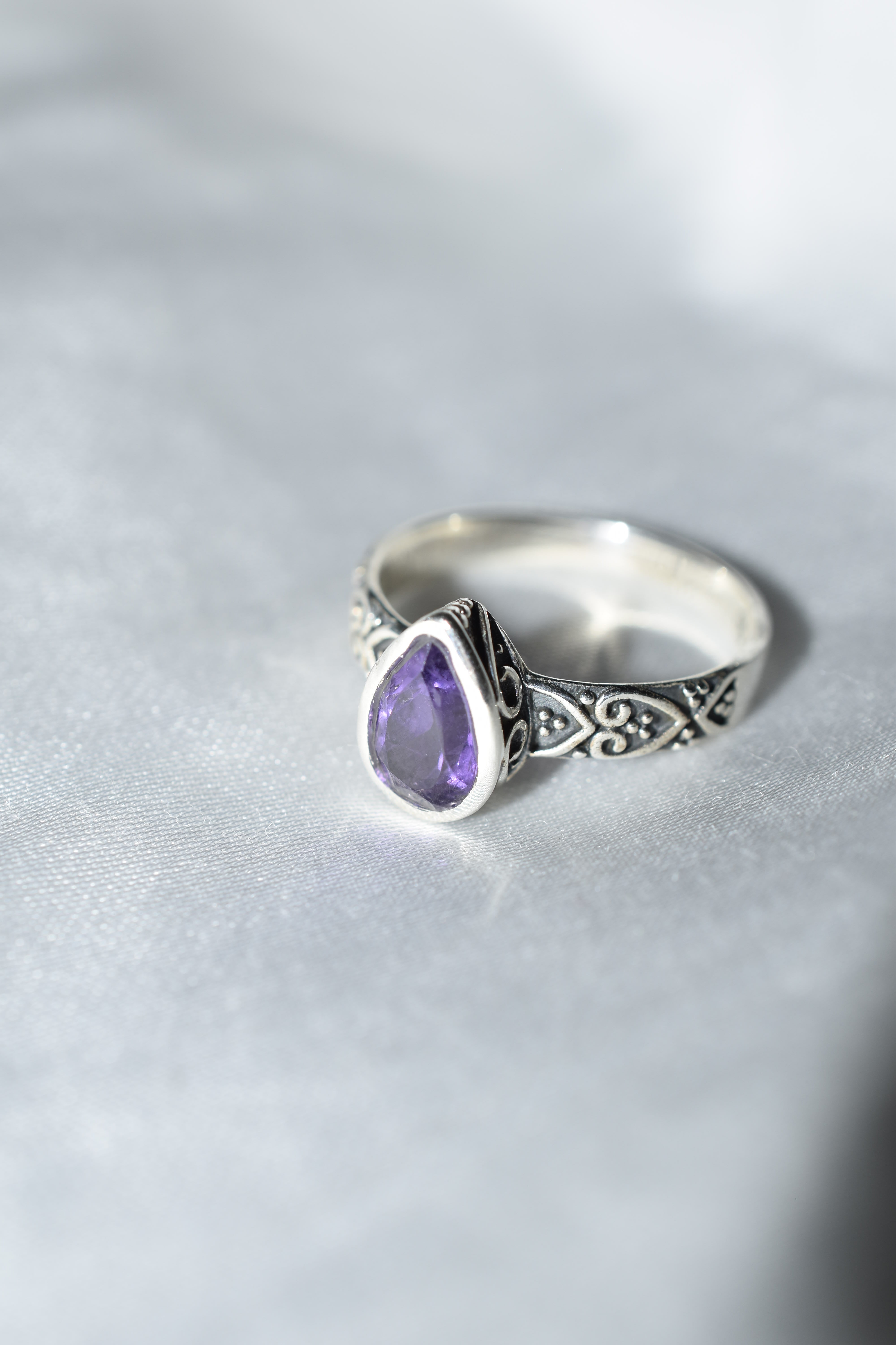 Anello in Ametista goccia con argento 925