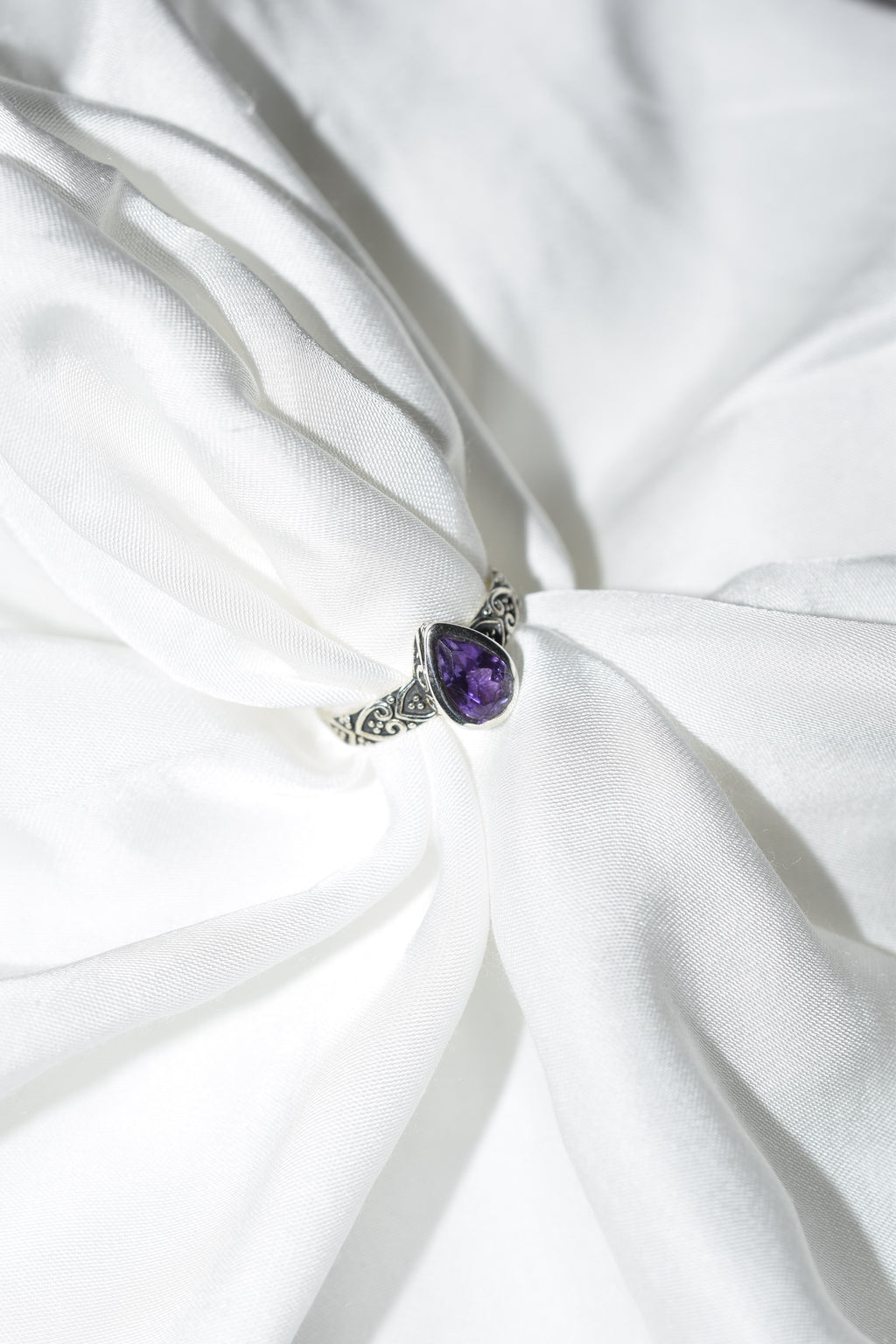 Anello in Ametista goccia con argento 925