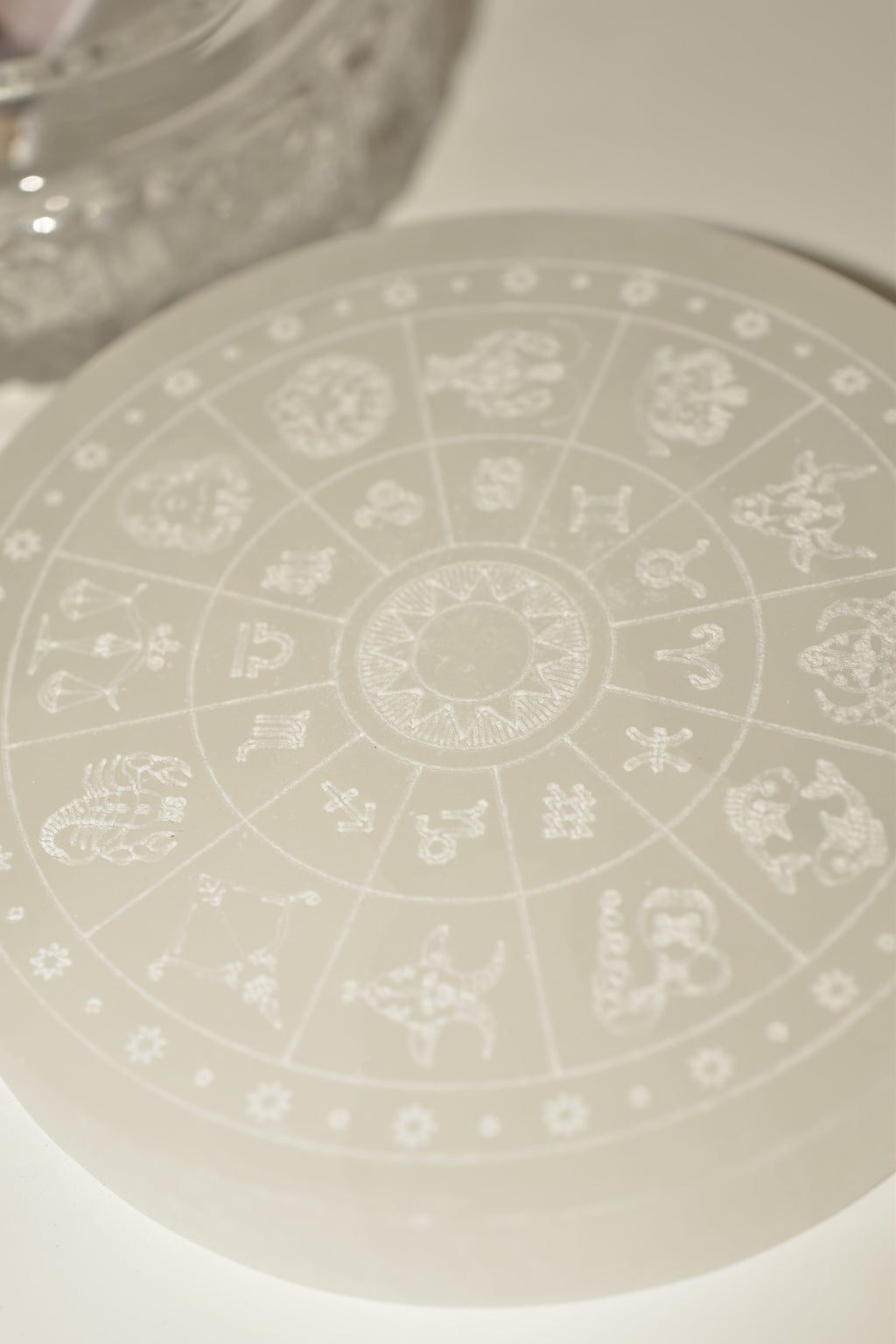 Piattino in Selenite e Cristalli dei 7 chakra